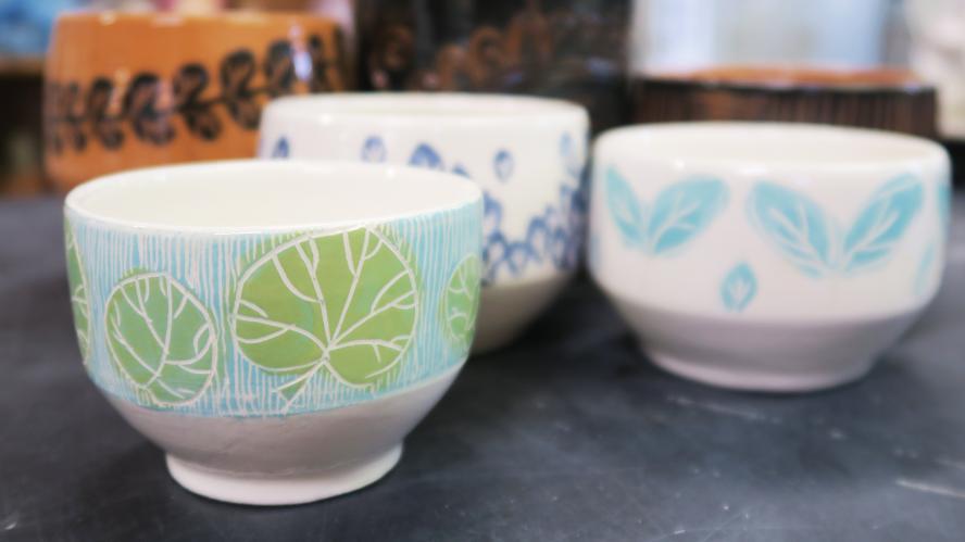 Workshop di ceramica graffita  al mattino , pomeriggio, sera a Bologna -Paese dei Balocchi- corsi privati e lezioni di ceramica.