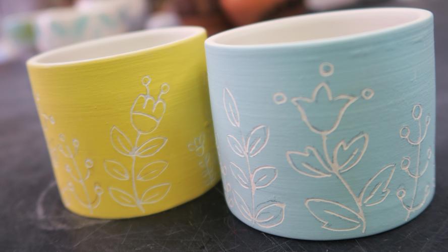 Workshop di ceramica graffita  a Bologna -Paese dei Balocchi- corsi privati e lezioni di ceramica.