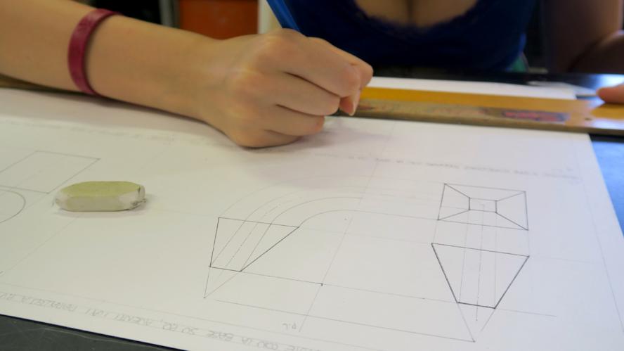 Ripetizioni - lezioni private di disegno geometrico a Bologna. Paese dei Balocchi. Preparazione all'esame di ammissione al Liceo Artistico. Recupero anni scolastici. proiezioni ortogonali