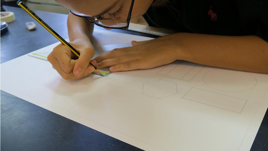 Disegno Geometrico Ripetizioni - lezioni private di disegno tecnico a Bologna. Paese dei Balocchi. Preparazione all'esame di ammissione al Liceo Artistico. Recupero anni scolastici - Proiezioni ortogonali, disegno di solidi.