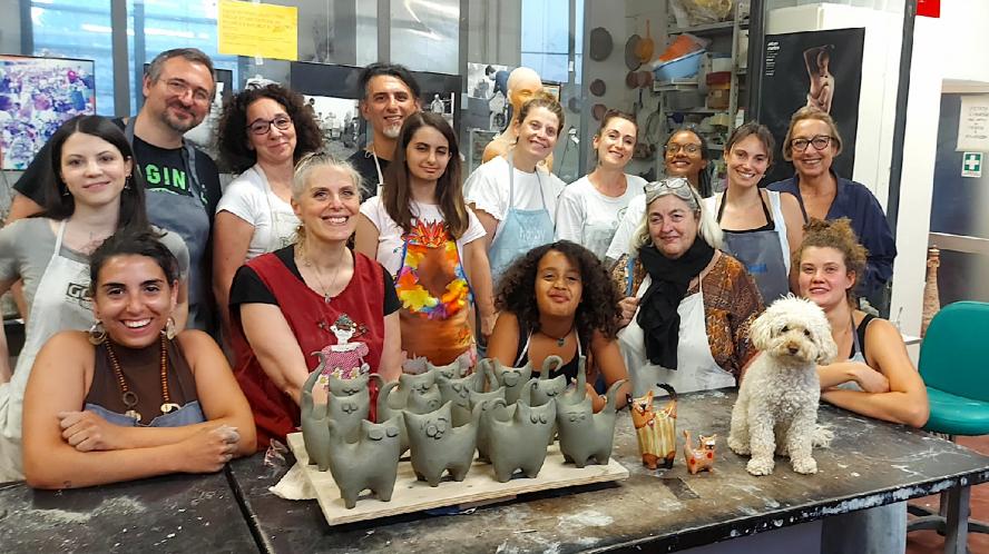Foto di classe Workshop di creazione di gatti in ceramica a Bologna