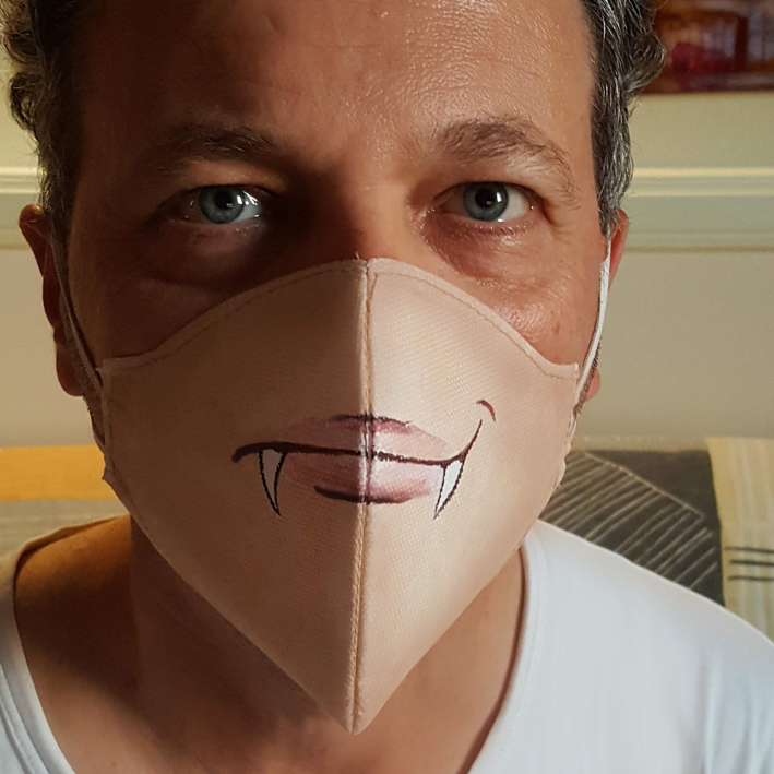 Mascherina protettiva lavabile dipinta a mano. Mascherine spiritose con bocca, sorriso, animali, espressione, fumetto, labbra, cane, gatto. Prodotte in italia. A Bologna