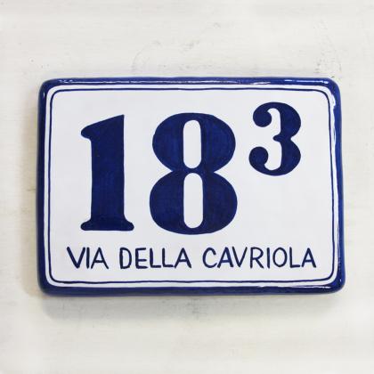 realizziamo la piastrella come vuoi te, puoi scegliere la forma, il colore,  il disegno, le scritte, il numero. Targhe a partire da € 14.00 NUMERI  CIVICI PERSONALIZZATI