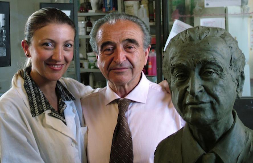 Ritratti in scultura in terracotta, bronzo su commissione a Bologna. Statua Ritratto dal vivo o da foto su misura in gesso, argilla, terrabianca , metallo, resina.