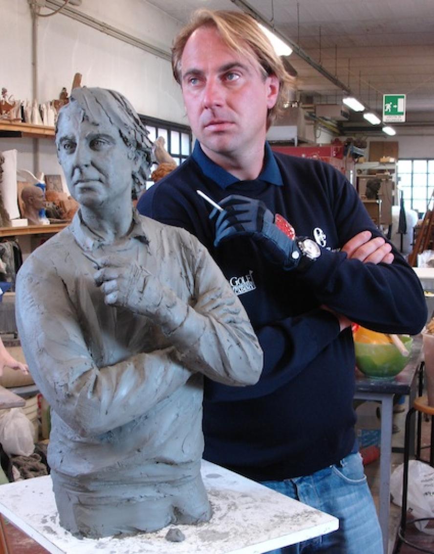 Ritratti in scultura in terracotta, bronzo su commissione a Bologna. Statua Ritratto dal vivo o da foto su misura in gesso, argilla, terrabianca , metallo, resina.