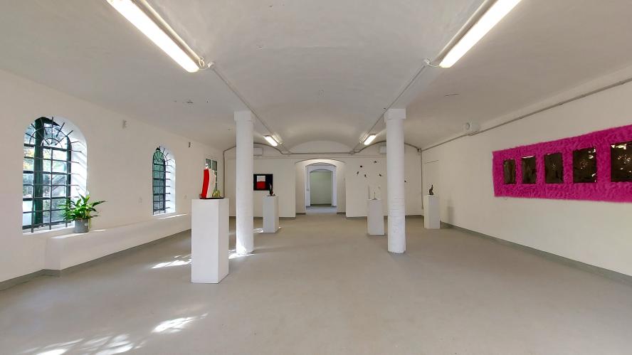Mostra di Ceramica Contemporanea : Dissimilitudini alla PdB Gallery di Bologna Ottobre 2023 In esposizione opere di Simona Ragazzi e Roberta Angelini